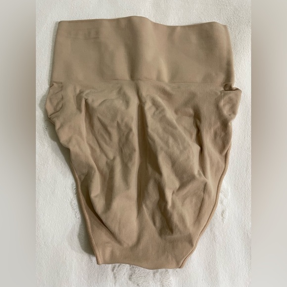 NWOT Skims Sculpting Wide Band Briefs Clay Color Size. S/M - Picture 6 of 6